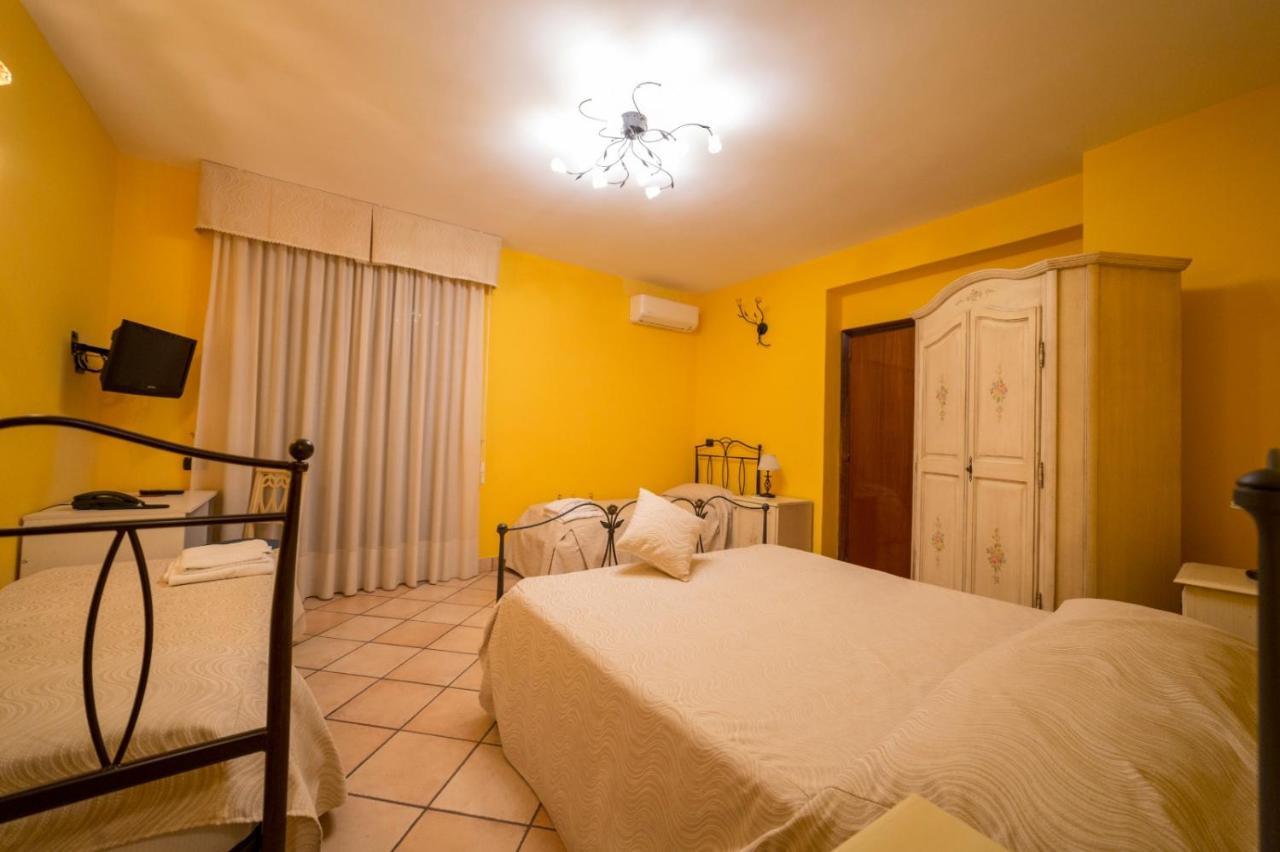Villa Al Rifugio Cava De' Tirreni Bagian luar foto